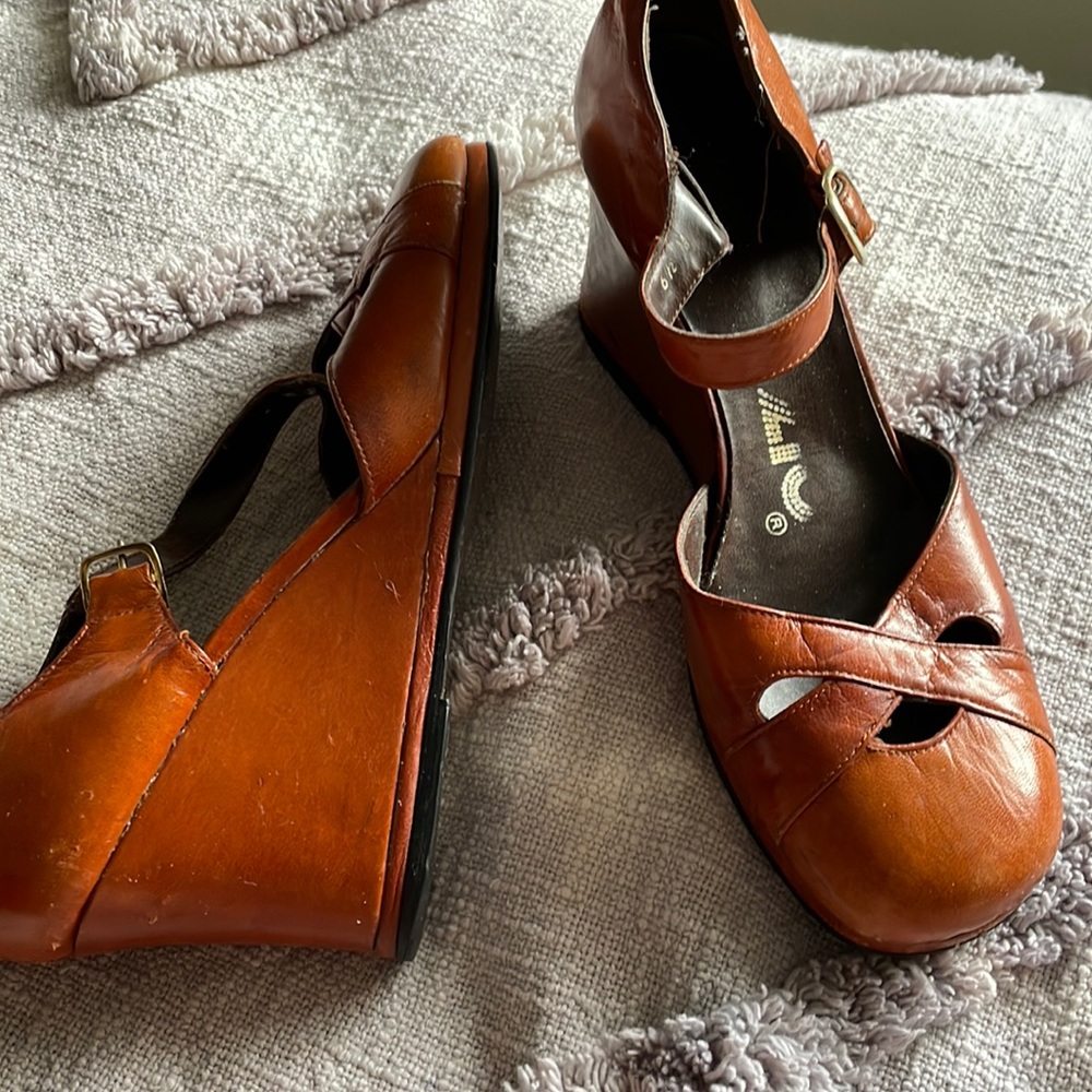 Vintage Capezio Vintage women’s platform shoes Size 6 1/2 reddish brown leather
